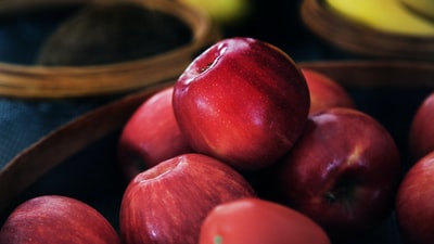 红苹果的水果很多
